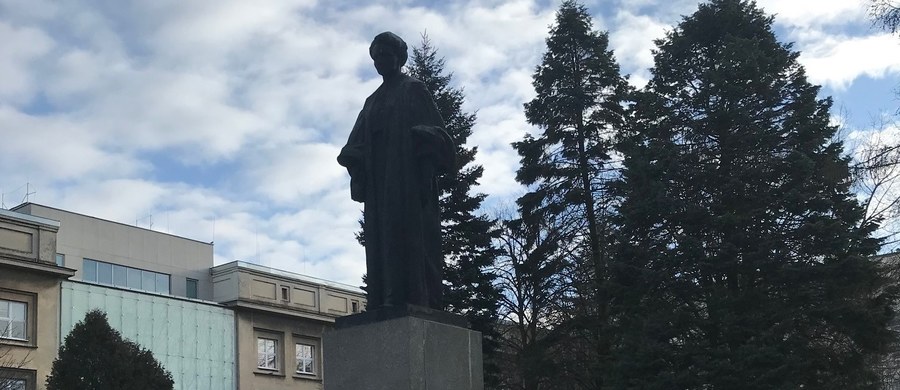 Lubelska Maryśka wymaga remontu. Tak mieszkańcy Lublina nazywają pomnik Marii Skłodowskiej-Curie stojący na terenie miasteczka akademickiego. Fundacja absolwentów UMCS chce zebrać potrzebne 100 tysięcy złotych. Doraźna konserwacja nie przynosi już oczekiwanych rezultatów. 