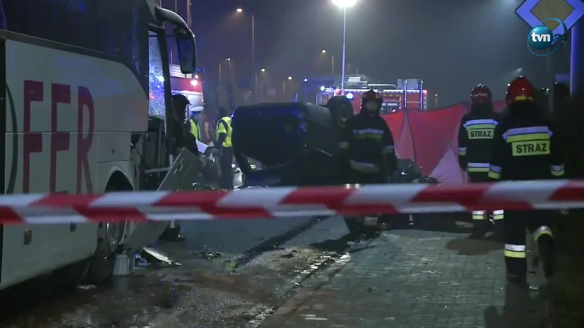 Spośród 12 osób, poszkodowanych w sobotnim wypadku w Blachowni (Śląskie), w szpitalach pozostają już tylko dwie osoby. Jak informują lekarze, ich życiu nie zagraża niebezpieczeństwo. Pozostałe osoby, po opatrzeniu, opuściły szpitale.