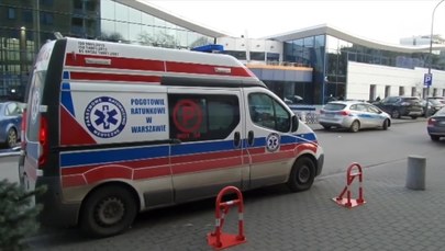 Nastolatek topił się na basenie w Warszawie. Został zabrany do szpitala