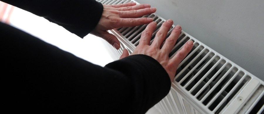 Nieco ponad 7 proc. Polaków nie stać, by wystarczająco ogrzać swój dom, przy unijnej średniej na poziomie blisko 9 proc. - wynika z danych Eurostatu. W ciągu dekady odsetek osób, których nie stać na ogrzanie miejsca zamieszkania, spadł w naszym kraju czterokrotnie.