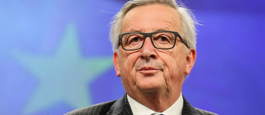 Uważam, że wykorzystywanie sankcji budżetowych przeciwko krajom sprzeciwiającym się przyjmowaniu uchodźców, jest z założenia złym środkiem - powiedział Jean-Claude Juncker.  Przewodniczący Komisji Europejskiej wypowiedział się przeciwko zabieraniu z budżetu UE państwom Europy Środkowej, w tym Polsce, które odmówiły przyjęcia uchodźców.