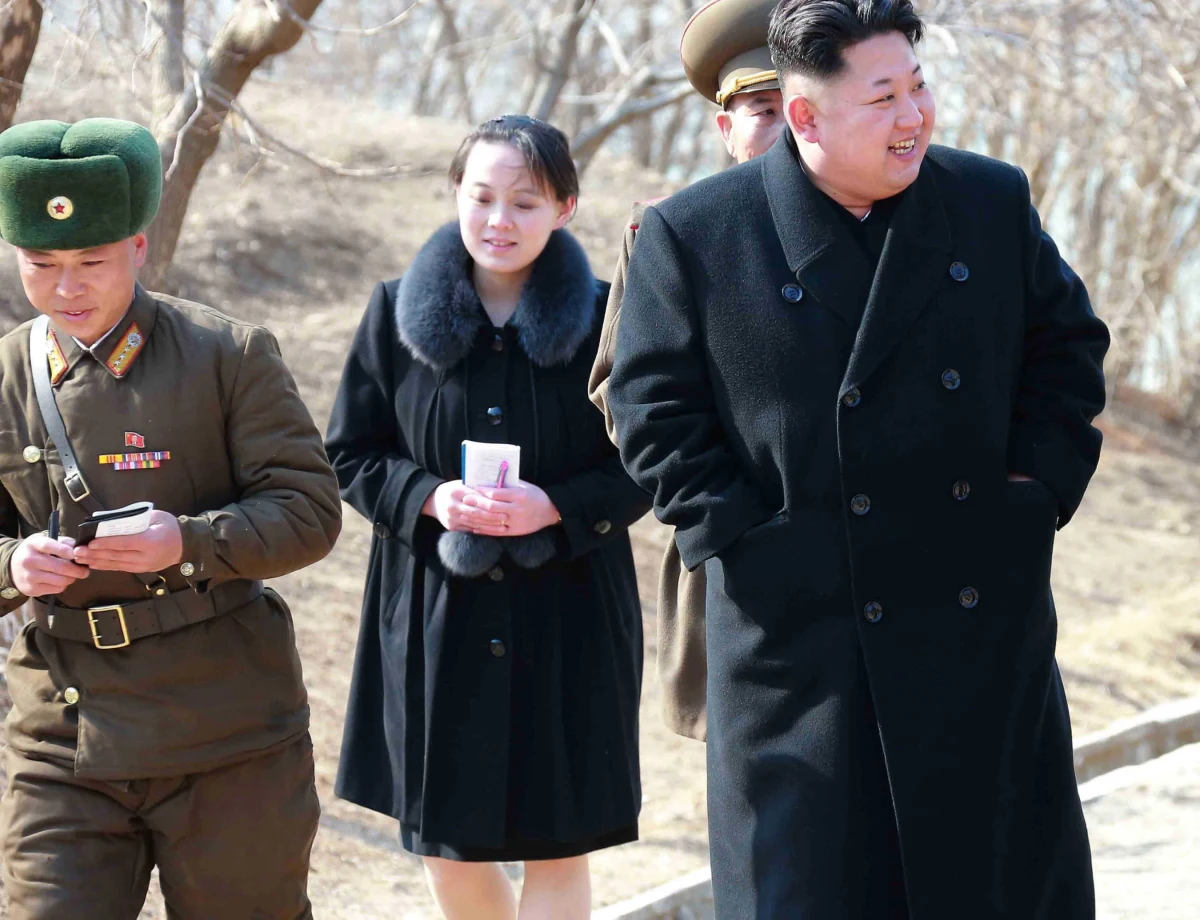 Kim Jong-Un wyśle w lutym delegację na igrzyska olimpijskie w Korei Południowej. Wtedy prawdopodobnie świat będzie miał okazję poznać kobietę, która jest najbliżej przywódcy Korei Północnej. To jego młodsza siostra Kim Yo-Jong, która ma przewodniczyć delegacji do Pjongczang.