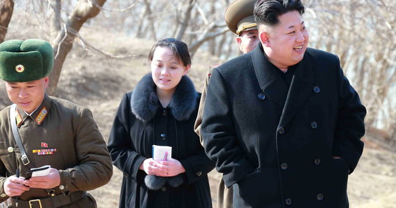 Kim Jong-Un wyśle w lutym delegację na igrzyska olimpijskie w Korei Południowej. Wtedy prawdopodobnie świat będzie miał okazję poznać kobietę, która jest najbliżej przywódcy Korei Północnej. To jego młodsza siostra Kim Yo-Jong, która ma przewodniczyć delegacji do Pjongczang.