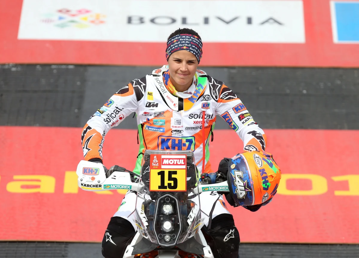 Za nami już dwa etapy 40.edycji Rajdu Dakar. Z bezdrożami Ameryki Południowej walczy tym razem blisko pół tysiąca uczestników. W tym gronie są także kobiety. Tym razem jest ich zaledwie 11, a największą gwiazdą w tym żeńskim gronie jest motocyklistka Laia Sanz. Największe sukcesy odnosiła jednak w przeszłości Jutta Kleinschmidt.