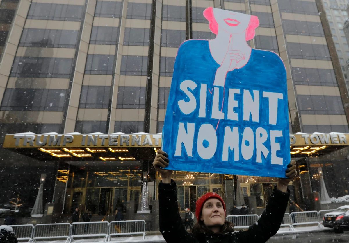 Dziennikarka biura BBC w Chinach Carrie Gracie zrezygnowała z zajmowanego stanowiska edytora. To protestując przeciwko dyskryminacji płacowej kobiet w swojej firmie. List otwarty Gracie został opublikowany w poniedziałek w dzienniku "The Times". W piśmie, skierowanym bezpośrednio do odbiorców opłacających abonament radiowo-telewizyjny na rzecz publicznego nadawcy, dziennikarka oskarżyła kierownictwo BBC o "niejawną i niezgodną z prawem politykę płacową" oraz permanentne zaniżanie wynagrodzeń kobiet w porównaniu do pensji mężczyzn zajmujących takie same stanowiska.