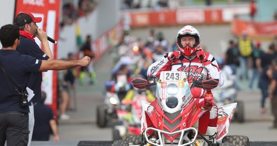 Brytyjski motocyklista Sam Sunderland oraz kierowca z Kataru Nasser Al-Attiyah wygrali trzeci etap 40. Rajdu Dakar z Pisco do San Juan de Marcona w Peru. W klasyfikacji samochodów Jakub Przygoński awansował na 11. miejsce, a wśród quadów Rafał Sonik - na szóste.