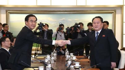 Korea Południowa rozmawia z Koreą Północną w "wiosce rozejmowej" 