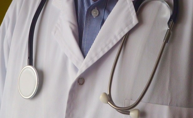 „Analizujemy czy w związku z tym, że lekarze rezydenci nie zachowali miesięcznego okresu wypowiedzenia klauzuli opt-out wystąpimy na drogę prawną” – powiedział PAP zastępca dyrektora ds. klinicznych i lecznictwa Klinicznego Szpitala Wojewódzkiego (KSW) nr 1 w Rzeszowie Krzysztof Gutkowski.