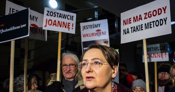 Żona prezydenta Poznania Joanna Jaśkowiak została przesłuchana na komisariacie. Policja otrzymała anonimowe zgłoszenie od osoby, która "poczuła się urażona" jej słowami podczas demonstracji w Dniu Kobiet: "jestem wk..wiona".