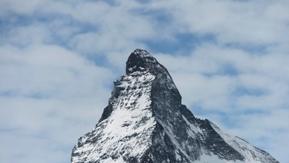 Zima uwięziła 13 tys. turystów w szwajcarskim ośrodku u podnóża Matterhornu