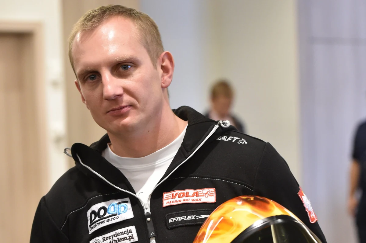 ​Przerywam karierę - mówi w RMF FM najszybszy polski narciarz. Jędrzej Dobrowolski, który pobił rekord Polski w najszybszym zjeździe na nartach (przekroczył 244 km/h), postanowił odstawić narty w kąt. Polak jeżdżący w najwyższej kategorii Speed One elitarnych zawodów Speed Masters FIS opowiedział o powodach swojej decyzji dziennikarzowi RMF FM.