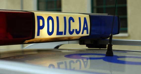 Pijany kierowca, uciekając przed policją, śmiertelnie potrącił rowerzystę w miejscowości Olszynka koło Przemyśla. Następnie uderzył w zaparkowany samochód.