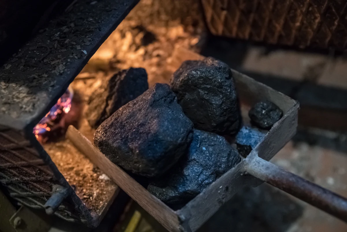 ​Kraków zapłaci rachunki za ogrzewanie najbiedniejszym mieszkańcom. Dotyczy to osób, które wymieniły stare piece grzewcze na nowoczesny system, ale nie stać ich na rachunki za ogrzewanie. 