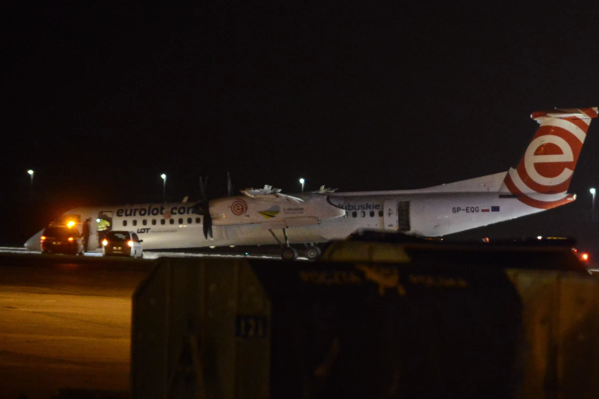 Będzie przegląd wszystkich samolotów LOT-U typu bombardier pod kątem sprawności podwozia - zapowiedział rzecznik narodowego przewoźnika. Nie oznacza to jednak uziemienia samolotów, bo wczorajsze zdarzenie zakwalifikowano jako jednostkowy incydent. Wieczorem warszawskie lotnisko Chopina było zamknięte przez cztery godziny z powodu awaryjnego lądowania samolotu PLL LOT. Na pokładzie maszyny lecącej z Krakowa do Warszawy były w sumie 63 osoby. 