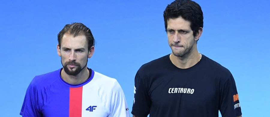 Rozstawieni z "jedynką" Łukasz Kubot i Marcelo Melo wygrali z Rohanem Bopanną z Indii i Francuzem Edouardem Rogerem-Vasselinem (4.) 6:4, 5:7, 10-8 w półfinale tenisowego turnieju ATP na twardych kortach w Sydney.