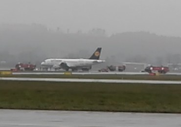 Awaryjne lądowanie samolotu w Krakowie. Powodem podejrzany zapach w kabinie