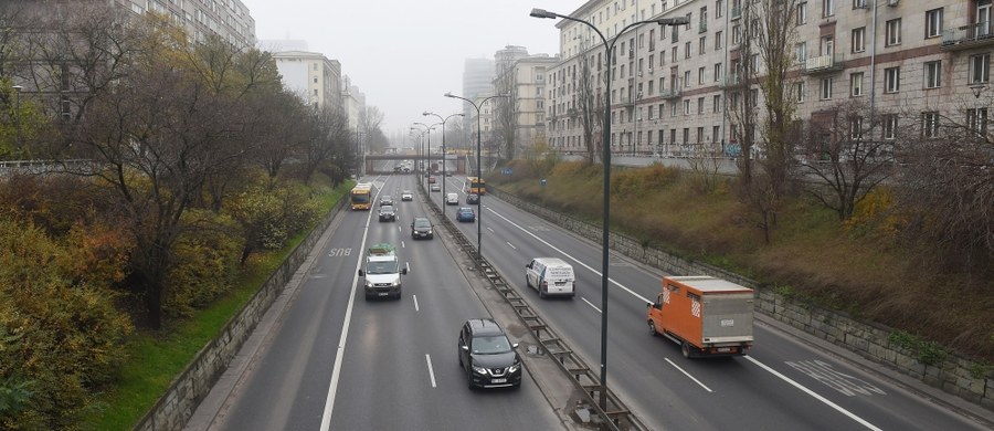 Rada Warszawy opowiedziała się za zmianą nazwy ul. Lecha Kaczyńskiego, czyli dawnej Armii Ludowej, na Trasę Łazienkowską. Jednak, zgodnie z nowelą tzw. ustawy dekomunizacyjnej, zgodę na ponowną zmianę "zdekomunizowanych" ulic musi wyrazić IPN i wojewoda.