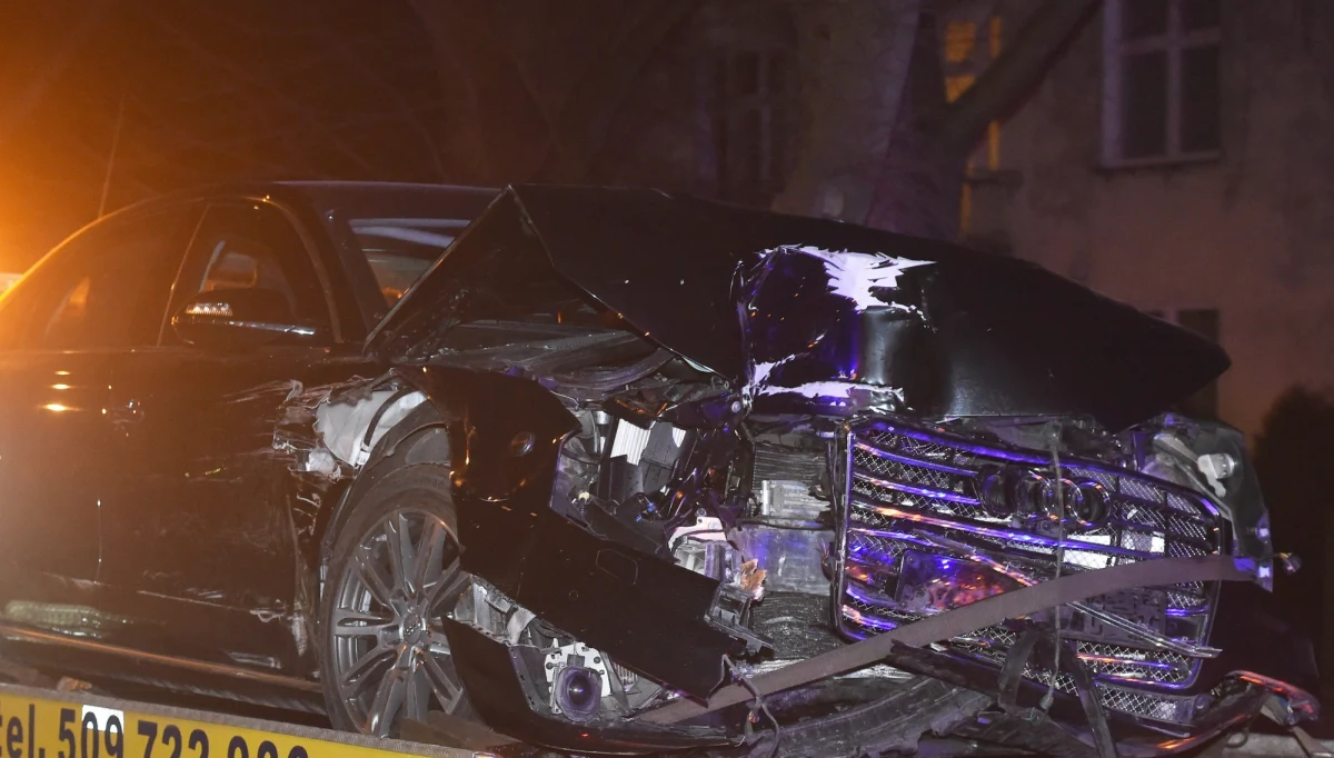 Niezachowanie należytej ostrożności przez kierowcę seicento było przyczyną wypadku z udziałem samochodu premier Beaty Szydło. Jak ustalili reporterzy śledczy RMF FM, takie wnioski wynikają z opinii biegłych, którzy zrekonstruowali zdarzenie z Oświęcimia w lutym zeszłego roku. Po zderzeniu z fiatem, a potem z drzewem, ranna została szefowa rządu oraz dwaj funkcjonariusze BOR. 