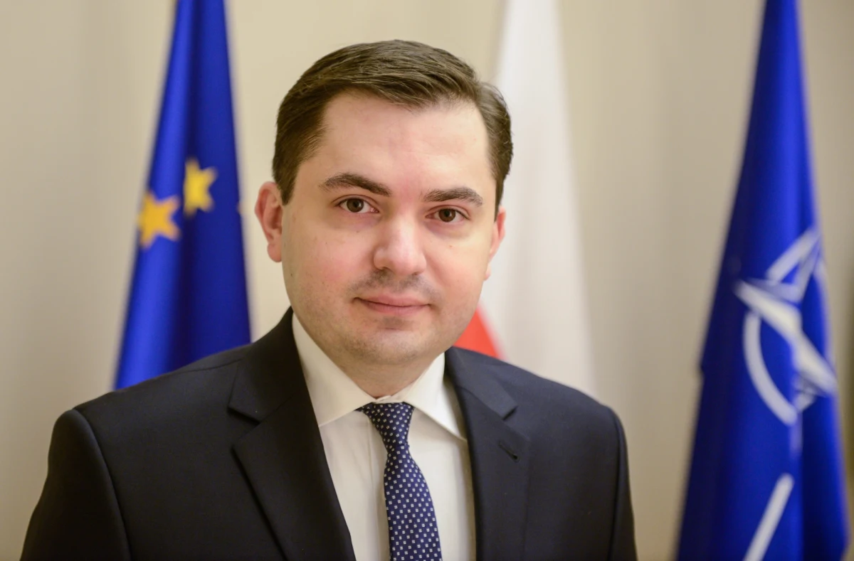 "Ambasador RP na Białorusi Konrad Pawlik skończy swoją misję z końcem stycznia br." - poinformował szef biura prasowego MSZ Artur Lompart. Jak dodał, decyzję w tej sprawie podjął były szef MSZ Witold Waszczykowski na prośbę samego Pawlika. ​"Zakończenie misji dyplomaty nie ma tła politycznego" - podkreślił Lompart.