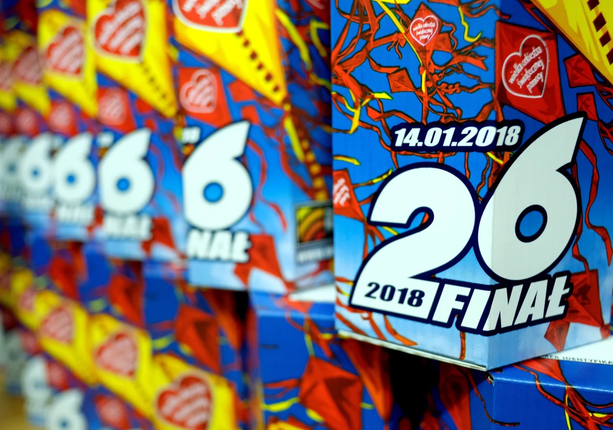 Profesjonalna lekcja pilotażu i godzinny lot samolotem, gitara Slasha - gitarzysty Guns 'N' Roses oraz wyprawa do Czarnobyla - to tylko nieliczne aukcje, w których można wziąć udział podczas tegorocznej edycji WOŚP. W najbliższą niedzielę odbędzie się 26. Finał Wielkiej Orkiestry Świątecznej Pomocy. W tym roku Fundacja będzie zbierała pieniądze na szpitale położnicze. Chce wyposażyć je w stanowiska do resuscytacji noworodków, nowoczesne inkubatory, aparaty do nieinwazyjnego wspomagania oddychania, pompy infuzyjne, specjalistyczne aparaty USG oraz pulsoksymetry.. 
