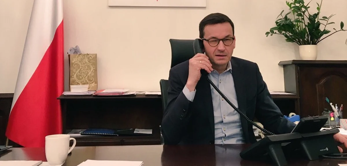 Bieżąca współpraca dwustronna, bezpieczeństwo energetyczne, współpraca wojskowa, przemysłów obronnych oraz gospodarcza – to niektóre z tematów telefonicznej rozmowy premiera Mateusza Morawieckiego z wiceprezydentem Stanów Zjednoczonych Mike'em Pence'em. "Panie wiceprezydencie, do zobaczenia wkrótce w Polsce!" - napisał później na Twitterze Mateusz Morawiecki. 