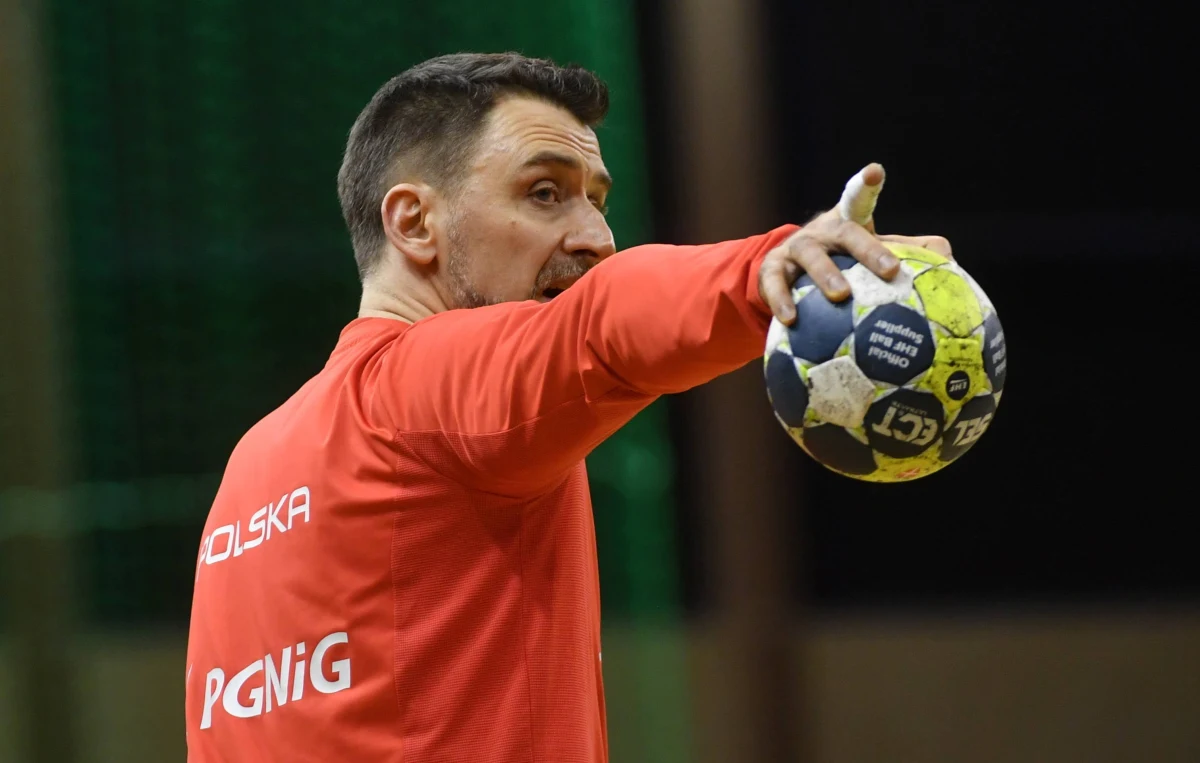 Polska pokonała Kosowo 30:19 (13:12) w pierwszym meczu turnieju prekwalifikacyjnego mistrzostw świata 2019 piłkarzy ręcznych w portugalskim Povoa de Varzim. W sobotę podopieczni trenera Piotra Przybeckiego zagrają z Cyprem, a w niedzielę z teoretycznie najsilniejszym z przeciwników - Portugalią.