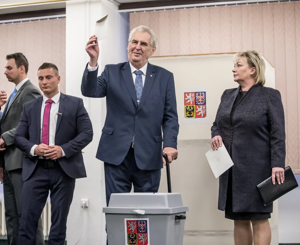 Około dwóch piątych wyborców oddało do piątku wieczorem głos w trwającej do soboty pierwszej turze wyborów prezydenckich w Czechach - podały czeskie media na podstawie informacji otrzymanych od komisarzy wyborczych.