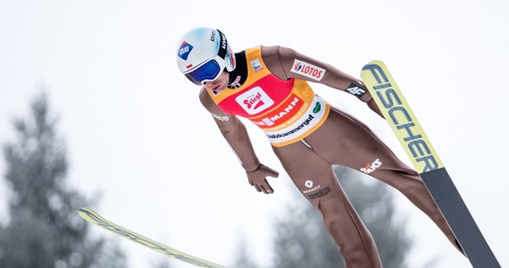 W Bad Mitterndorf odbędą się pierwsze w sezonie zawody Pucharu Świata w skokach narciarskich na mamucim obiekcie. Kamil Stoch ma szansę umocnić się na prowadzeniu w klasyfikacji generalnej, bo w rywalizacji zabraknie drugiego Niemca Richarda Freitaga.