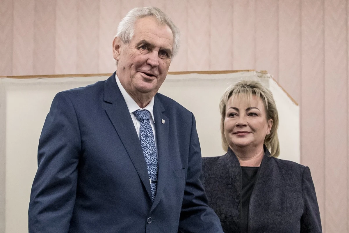 Walczący o reelekcję prezydent Czech Milosz Zeman i były przewodniczący Czeskiej Akademii Nauk Jirzi Drahosz zmierzą się w drugiej turze wyborów szefa państwa 26 i 27 stycznia. Po zliczeniu wyników z 99,6 proc. okręgów uzyskali oni 38,8 i 26,5 proc. głosów. Wyniki pierwszej tury wyborów prezydenckich są zgodne z sondażami przeprowadzonymi w kampanii wyborczej - podkreślali polityczni komentatorzy obserwujący w mediach liczenie głosów. Zaskoczenia nie było. Frekwencja wyniosła 61 proc., co jest średnią dla czeskich wyborów.