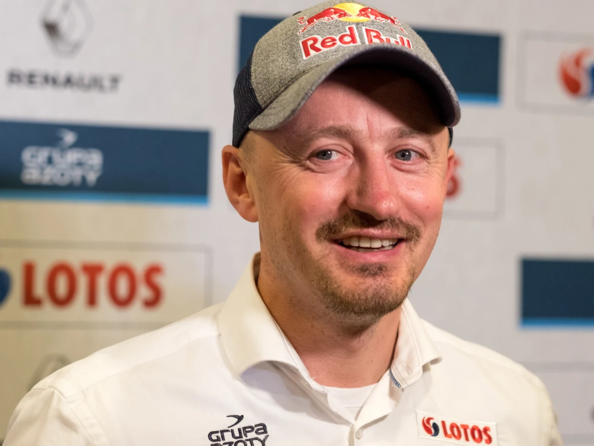 Dyrektor sportowy PZN Adam Małysz przyznał, że 14. miejsce Stefana Huli w zawodach Pucharu Świata w Bad Mitterndorf to jeden z nielicznych plusów sobotniego konkursu. "Ogólnie wyniki Polaków nieco poniżej oczekiwań" - ocenił utytułowany skoczek narciarski.