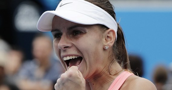 Magda Linette po raz pierwszy w karierze awansowała do drugiej rundy singla w wielkoszlemowym turnieju Australian Open na kortach twardych w Melbourne. Polska tenisistka wygrała w poniedziałek z Amerykanką Jennifer Brady 2:6, 6:4, 6:3.