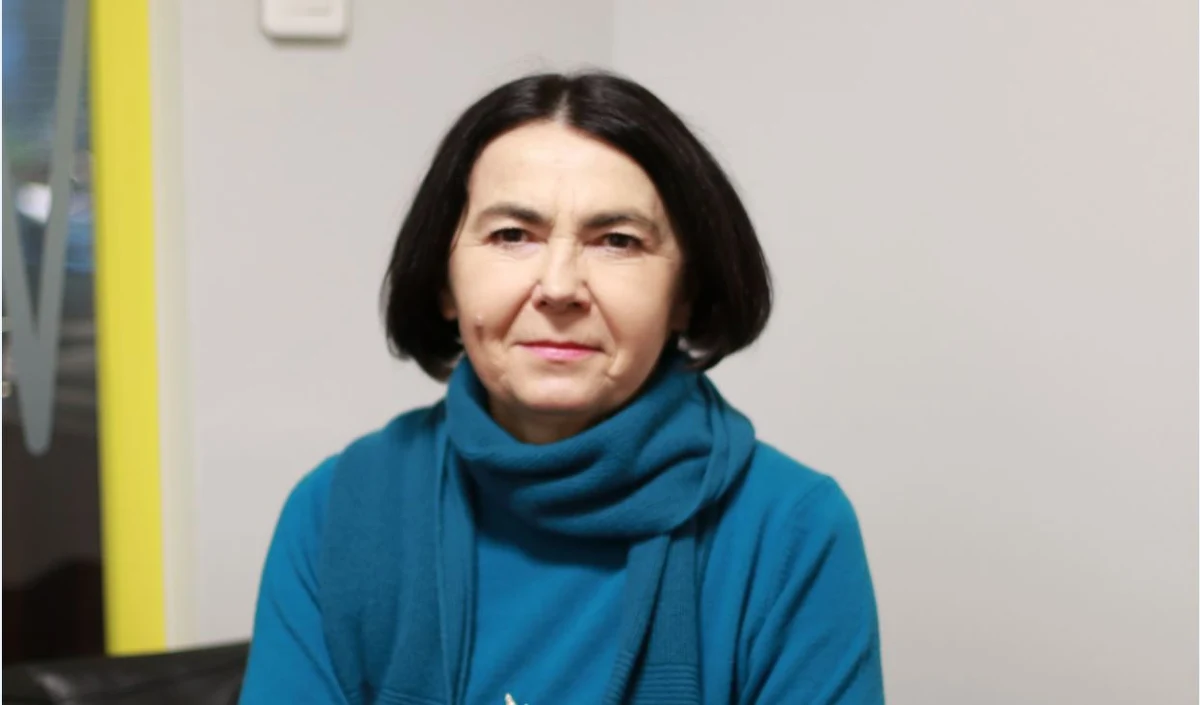 Barbara Piwnik nowym przewodniczącym KRS? "To nie jest taki prosty mechanizm, że się jakiegoś sędziego wyznacza. Nigdzie się nie wybieram" - mówi w Porannej rozmowie w RMF FM sędzia Barbara Piwnik. "Zawsze miałam swoje własne zdanie. Kiedy mam jasne sprecyzowane poglądy, dziele się nimi z obywatelami" - podkreśla. Według gościa Roberta Mazurka: być sędzią, to podejmować decyzje zgodne z prawem we własnym sumieniu. "Wszystkim, którzy chcą dyskutować na temat nowej KRS radzę, żeby wczytali się w odpowiednią ustawę. Określono tam m.in. kryteria kandydowania do KRS. (…) Każda wypowiedź sędziego, jego każde zachowanie - nawet na urlopie – zawsze powinien pamiętać o swoim zawodzie"- dodaje sędzia Barbara Piwnik. 