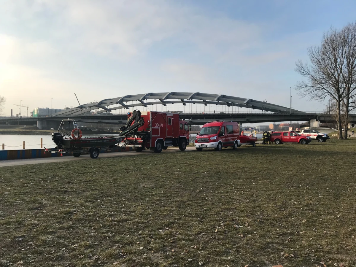 Do krakowskich policjantów zgłosili się nowi świadkowie w związku z zaginięciem szóstego stycznia Piotra Kijanki. Mężczyzna po raz ostatni miał być widziany w okolicach mostu Kotlarskiego. Policja prowadziła tam przeszukiwania sonarem koryta rzeki. 