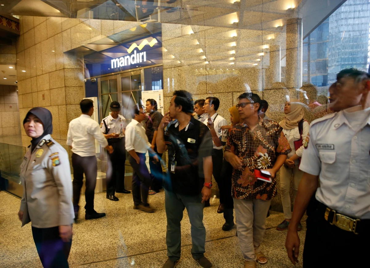 Ponad 20 osób zostało rannych po zawaleniu się antresoli na jednej z kondygnacji w budynku indonezyjskiej giełdy papierów wartościowych w Dżakarcie - poinformowały miejscowe media. Policja wykluczyła zamach terrorystyczny.