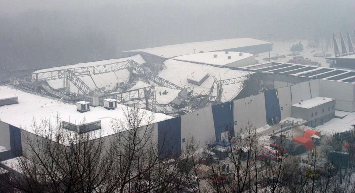 Warszawski sąd kontynuował w poniedziałek - po blisko rocznej przerwie - proces z pozwu zbiorowego ok. 90 bliskich ofiar katastrofy hali MTK w 2006 r. Wcześniej były poważne sygnały, które mogły tę tragedię zatrzymać - przyznali przesłuchani przez sąd biegli.