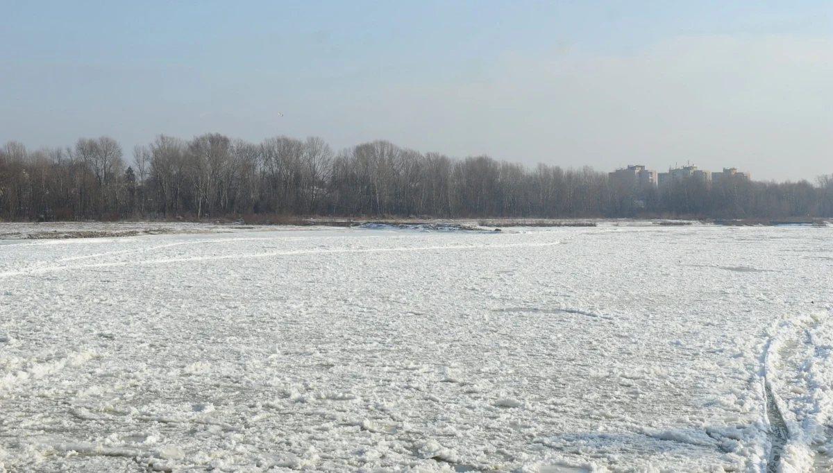 ​Tragiczny wypadek w Rudzińcu na Śląsku. Na tamtejszym stawie pod dwoma chłopcami załamał się lód. Jeden z nich był reanimowany, drugiemu udało się uciec.