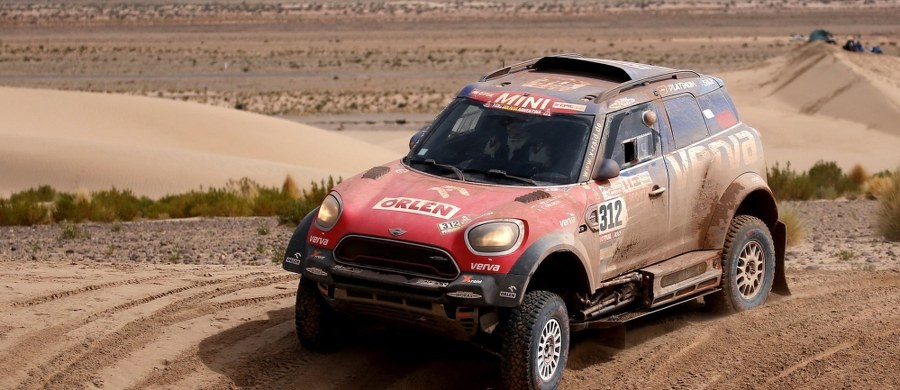 Jadący samochodem Mini Jakub Przygoński uważa tegoroczny Rajd Dakar za wyjątkowo ciężki. "Jest to najtrudniejsza edycja, w jakiej brałem udział. Ale to chyba dobry kierunek, bo ma to być w końcu najtrudniejszy rajd na świecie" - ocenił kierowca Orlen Teamu.