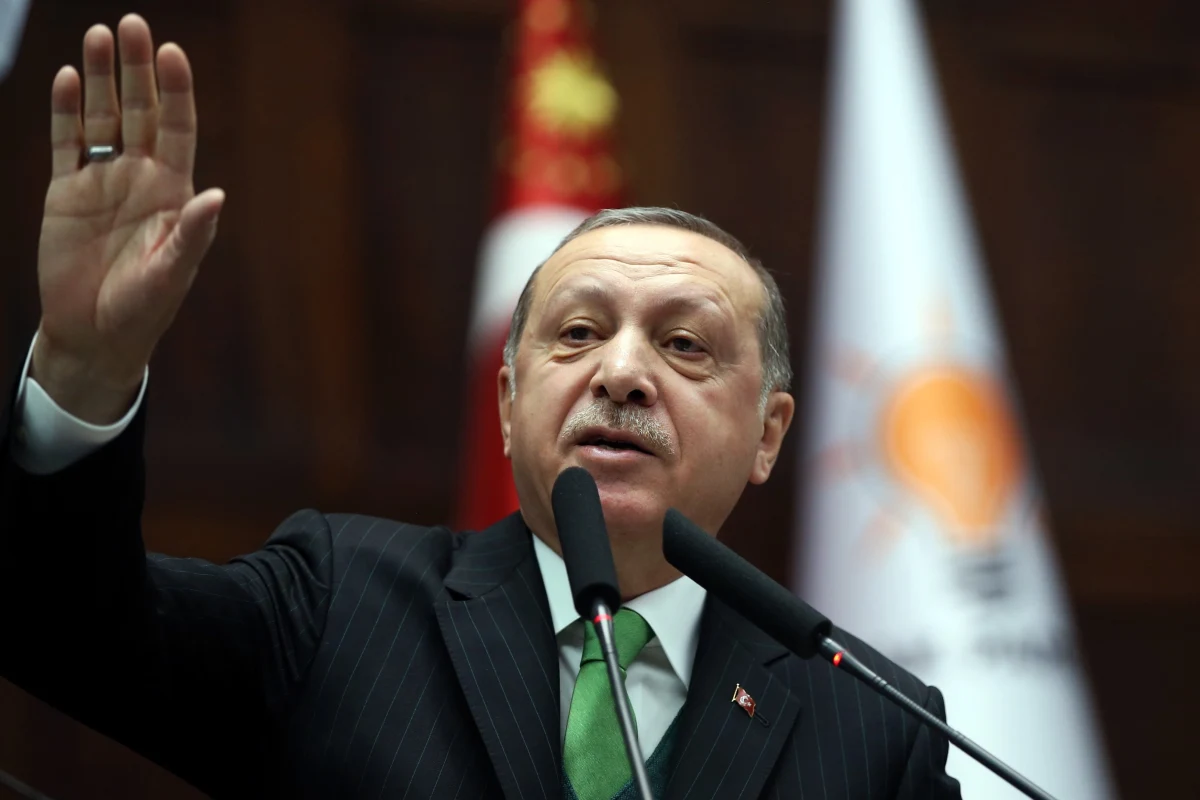 ​Prezydent Turcji Recep Tayyip Erdogan wezwał we wtorek NATO do przeciwstawienia się planowanemu przez USA utworzeniu w Syrii 30-tysięcznych Sił Bezpieczeństwa Granicznego (BSF) dowodzonych przez Kurdów.