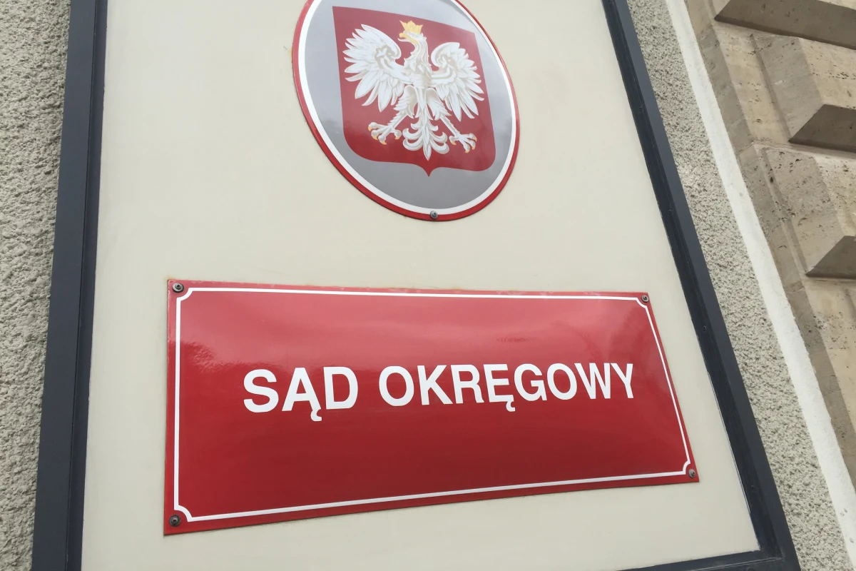 ​Sędziowie Sądu Okręgowego w Łodzi w podjętych uchwałach zaapelowali do wszystkich sędziów orzekających w nim oraz podległych sądach rejonowych o niekandydowanie do Krajowej Rady Sądownictwa w trybie przewidzianym nową ustawą, a także niepodpisywanie list poparcia dla kandydatów do KRS.