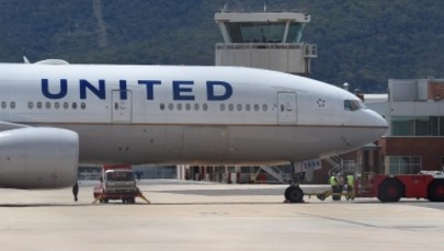 Samolot United Airlines musiał lądować z powodu "przepełnionych toalet"