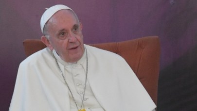 Papież Franciszek spotkał się ofiarami księży pedofilów. "Płakał z nimi"