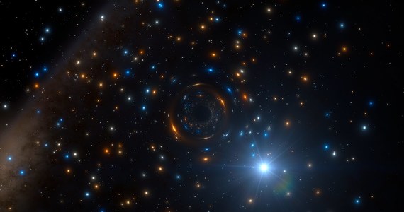 Astronomowie korzystający z instrumentu MUSA zainstalowanego na teleskopie VLT w Europejskim Obserwatorium Południowym w Chile zaobserwowali niezwykłe zachowanie jednej z gwiazd gromady NGC 3201. Gwiazda wydaje się krążyć wokół czarnej dziury o masie sięgającej czterech mas Słońca. To pierwsze odkrycie tego typu niewielkiej, nieaktywnej czarnej dziury we wnętrzu gromady kulistej, dokonane przez bezpośrednią obserwację jej oddziaływania grawitacyjnego. Autorzy pracy na ten temat, którą opublikuje czasopismo "Monthly Notices of the Royal Astronomical Society", są przekonani, że odkrycie zwiększy naszą wiedzę na temat pochodzenia gromad kulistych i czarnych dziur, a także zdarzeń prowadzących do emisji fal grawitacyjnych.