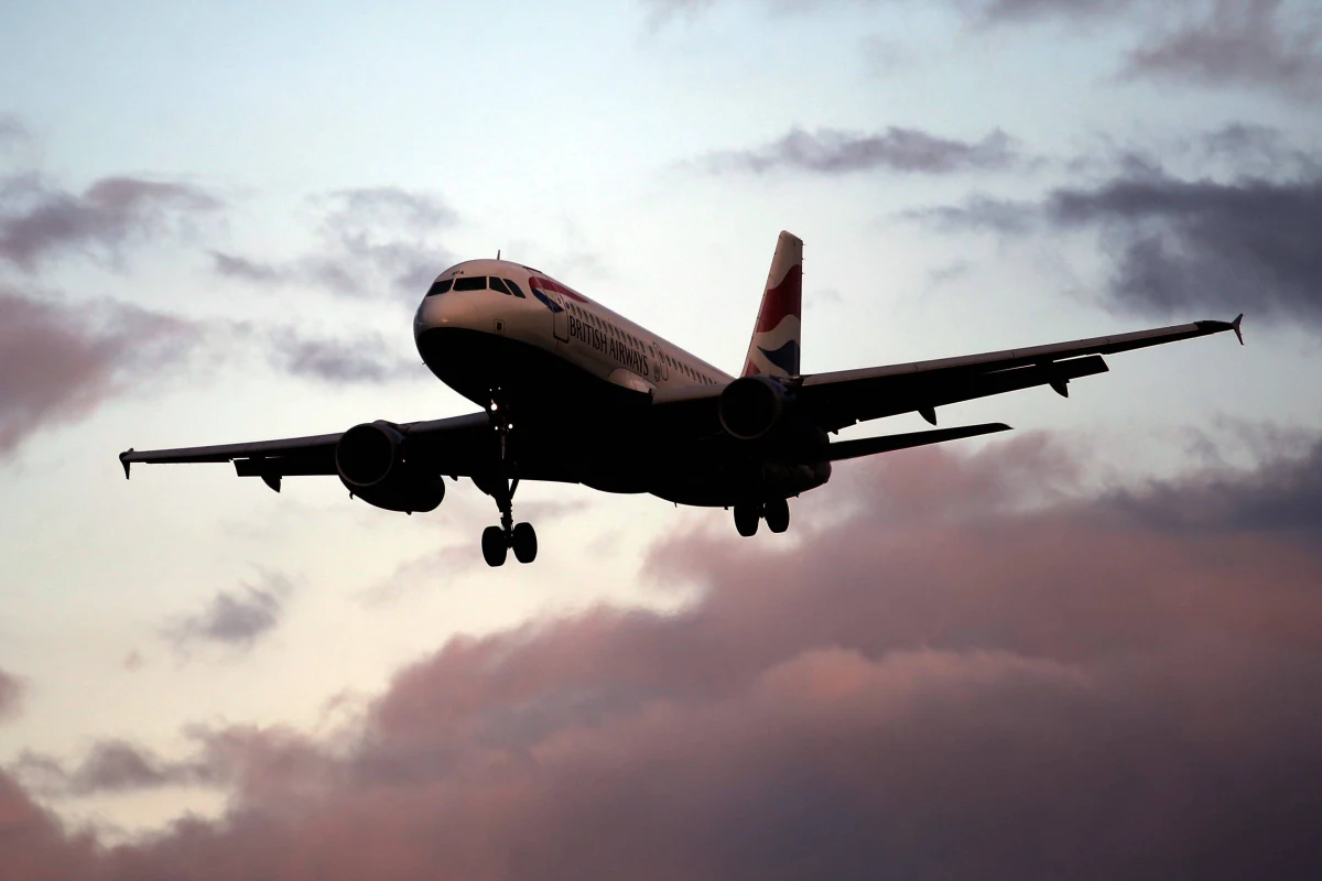 ​Nie chciał płacić za nadbagaż, zastosował niezwykły fortel. Mowa o Brytyjczyku, który lecąc z Islandii do Londynu, włożył na siebie wszystkie możliwe warstwy ubrania. 