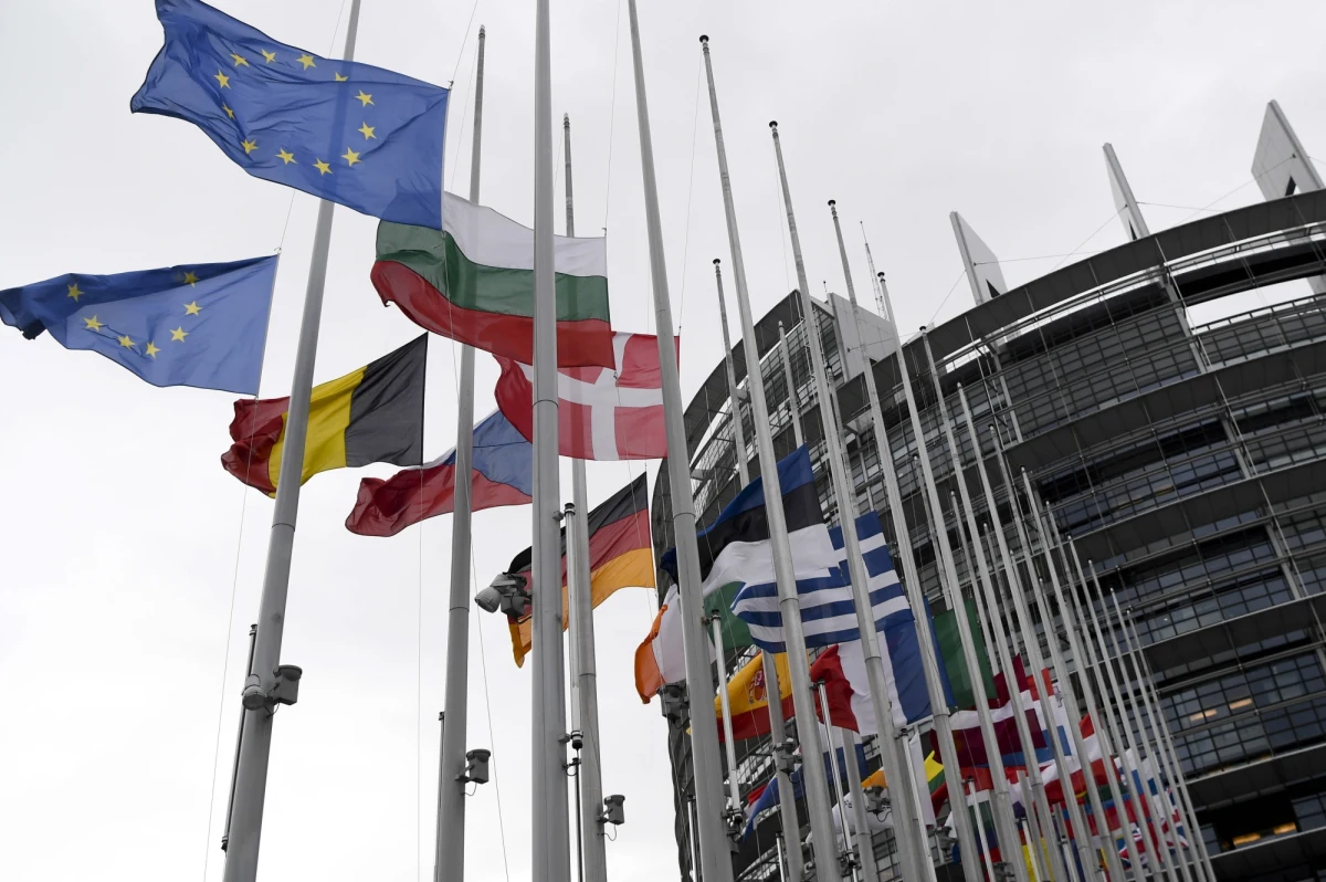 ​"Węgry, Słowacja i Czechy zajmują konstruktywne stanowisko w negocjacjach w sprawie reformy systemu azylowego i przyszłego mechanizmu relokacji uchodźców" - usłyszała w Brukseli dziennikarka RMF FM Katarzyna Szymańska-Borginon. Pochwały Brukseli pod adresem tych trzech krajów mogą oznaczać, że w sprawie mechanizmu rozdziału uchodźców zaczyna się sypać jedność Grupy Wyszehradzkiej.