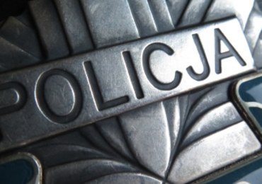 Agresywny 40-latek wymachiwał nożem na ulicy. Padły strzały