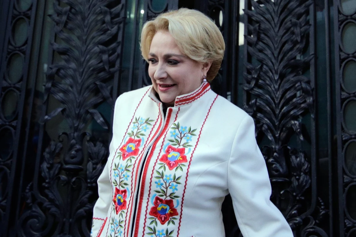 ​Prezydent Klaus Iohannis desygnował na premiera Rumunii 54-letnią eurodeputowaną Vioricę Dancilę, kandydatkę rządzącej w kraju Partii Socjaldemokratycznej (PSD). Poprzedni premier Mihai Tudose zrezygnował z funkcji po utracie poparcia PSD.