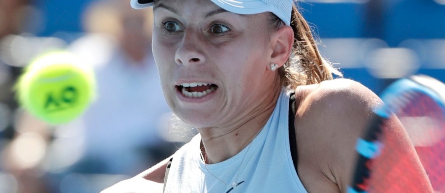 Magda Linette i Zarina Dijas z Kazachstanu wygrały w Melbourne z reprezentantkami gospodarzy Naikthą Bains i Isabelle Wallace 6:3, 6:2 w pierwszej rundzie debla w wielkoszlemowym turnieju tenisowym Australian Open. O awans do 1/8 finału gry podwójnej powalczą z rozstawionymi z numerem 16. Czeszkami Kateriną Siniakovą i Barborą Krejcikovą.