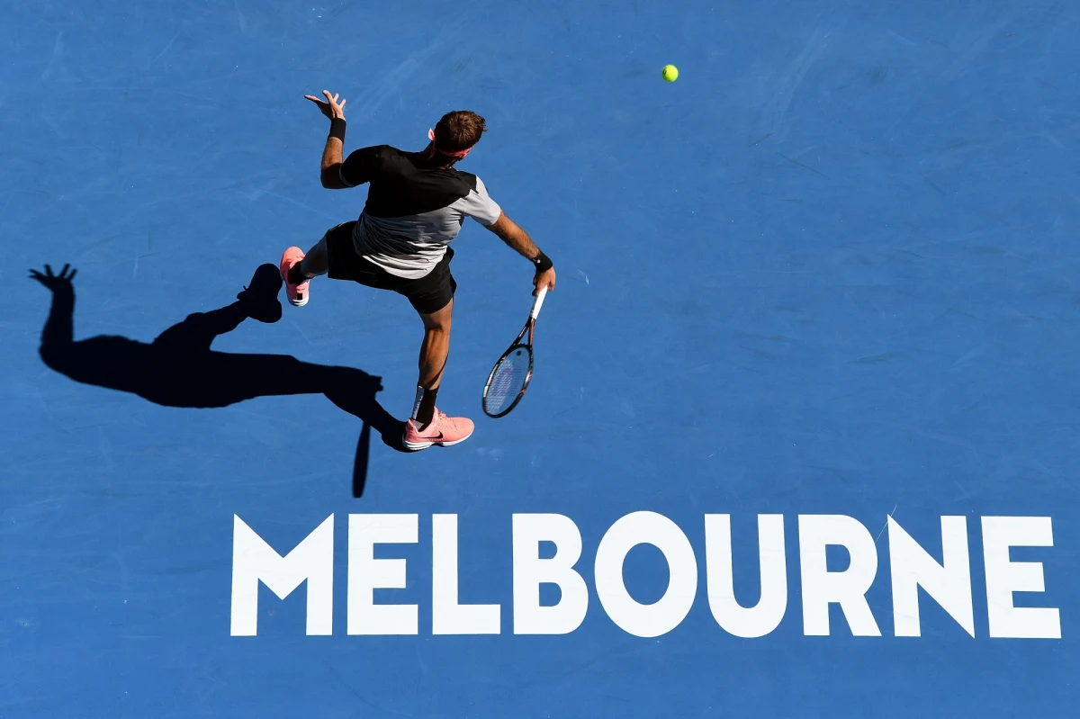 Łatwe zwycięstwo Łukasza Kubota i Marcelo Melo na otwarcie rywalizacji w Australian Open. Polski-brazylijski duet pokonał Włocha Paolo Lorenziego i Niemca Mischę Zvereva 6:2, 6:2. Trudniejszą - ale również zwycięską - przeprawę mają za sobą Marcin Matkowski i Pakistańczyk Aisam-Ul-Haq Qureshi: oni wygrali z Brazylijczykiem Marcelo Demolinerem i Treatem Hueyem z Filipin 7:6 (8-6), 6:4.