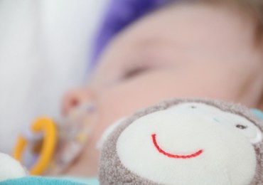 Śmierć niemowlęcia na Pomorzu. Matka poszła na zakupy, maleństwo zostało w aucie
