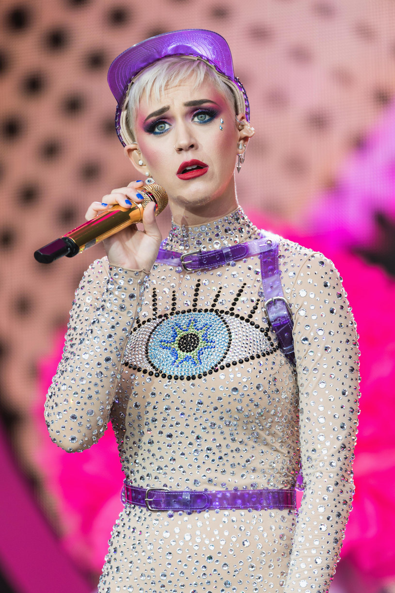 Amerykańskie media donoszą, że Katy Perry przeprowadziła ciężką rozmowę z szefami wytwórni, po tym, jak jej album "Witness" sprzedał się poniżej oczekiwań. 